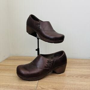 Dansko Stacie Brown Leather Clogs Women’s Size 9